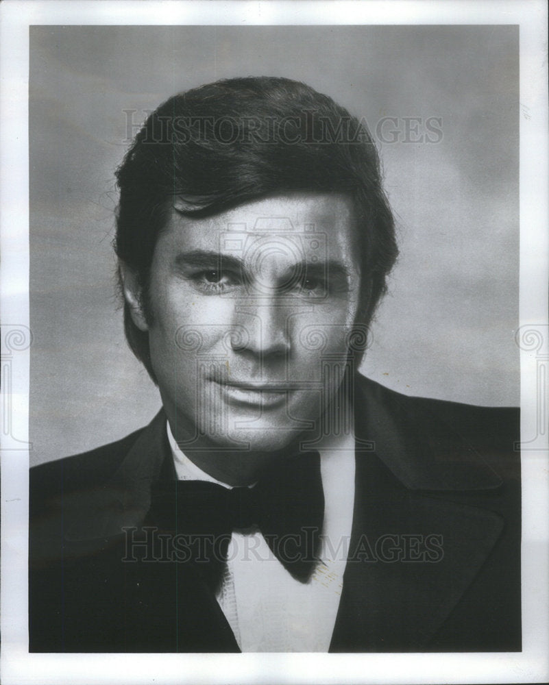 1975 Press Photo Actor George Maharis in &quot;Steambath.&quot; - Historic Images