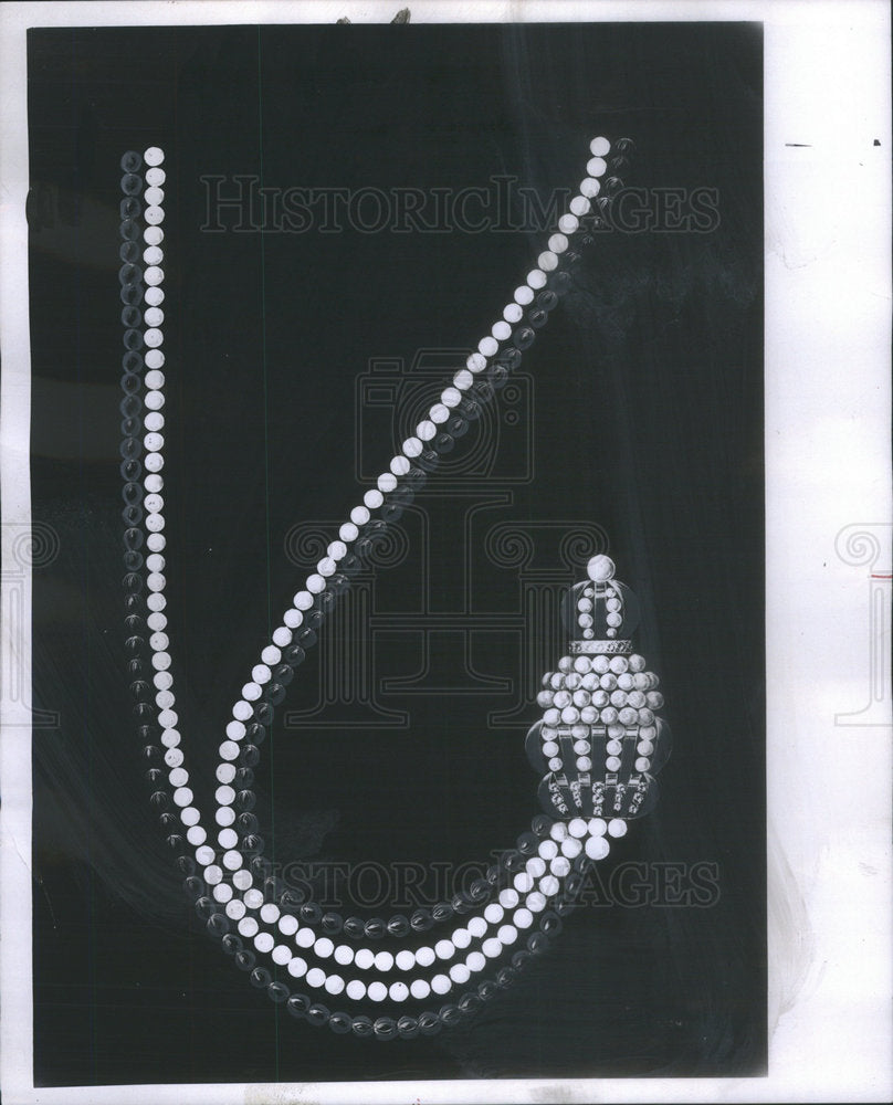 1969 Press Photo White & black pearls & onyx ace blended in "The Swag" by Dunay - Historic Images