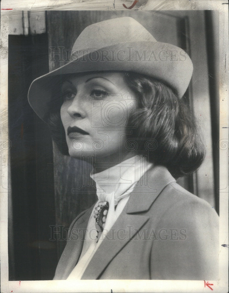 1976 Press Photo Actress Faye Dunaway of CBS Show "Chinatown" - Historic Images