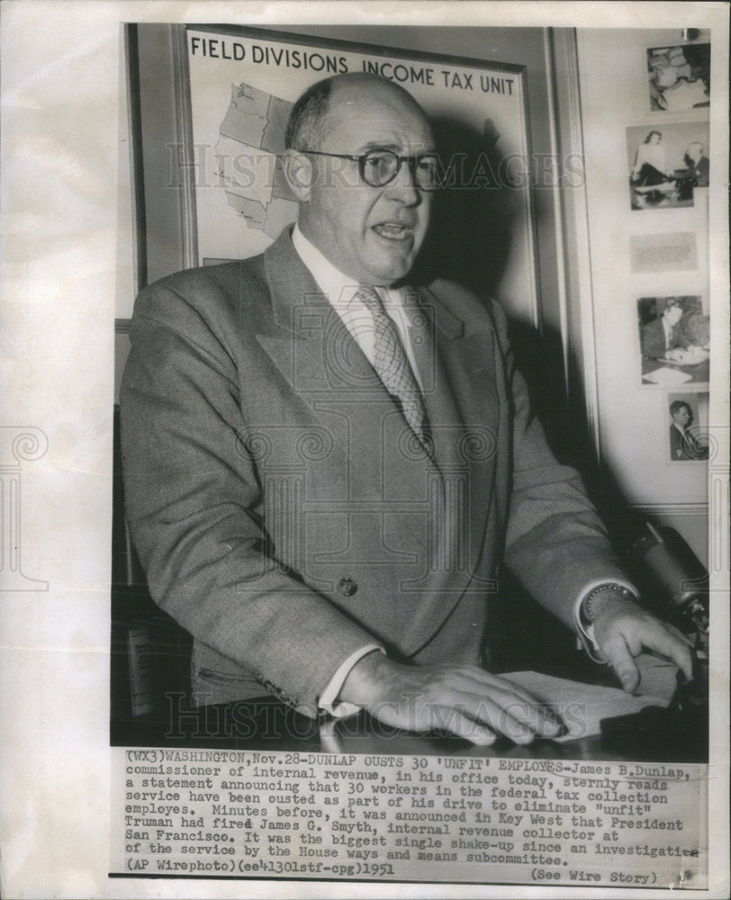 1951 Press Photo James Dunlap reads statement. - Historic Images