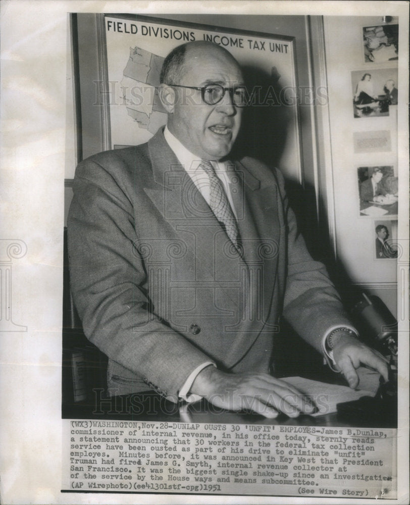 1951 Press Photo James Dunlap reads statement. - Historic Images