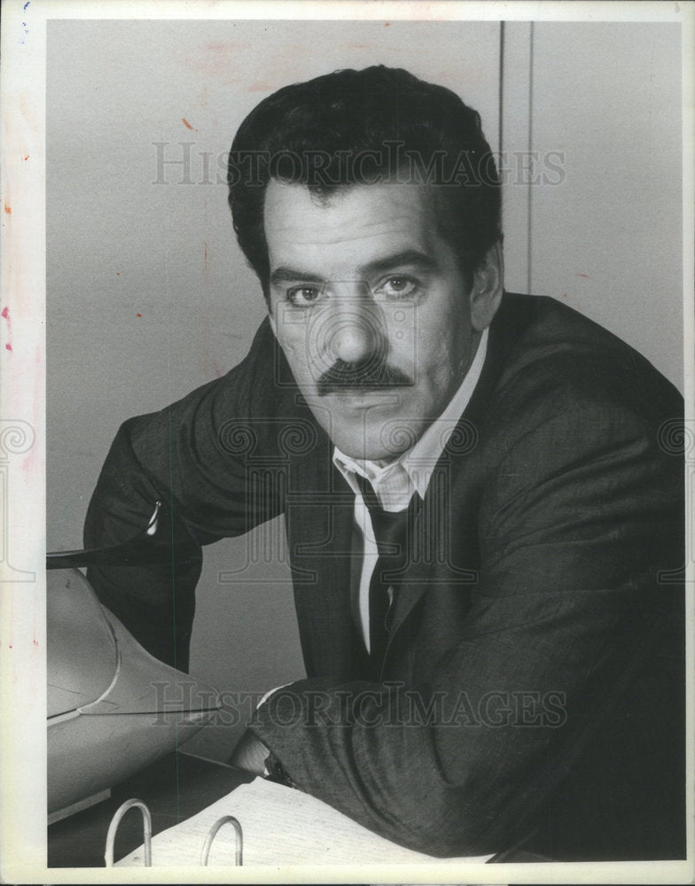 1987 Press Photo Dennis Farina as Lt. Mike Torello on "Crime Story" - Historic Images