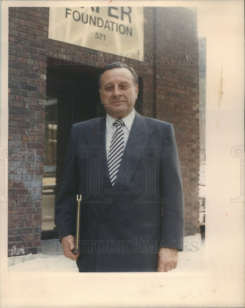 1988 Press Photo Louis Farina,of the Safer Foundation. - Historic Images