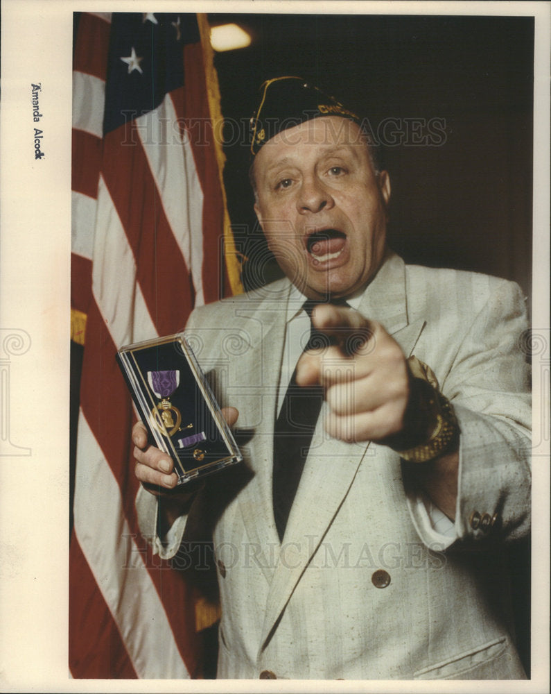 1990 Press Photo Louis Farina Sends Purple Heart To Supreme Court/Flag Burning - Historic Images