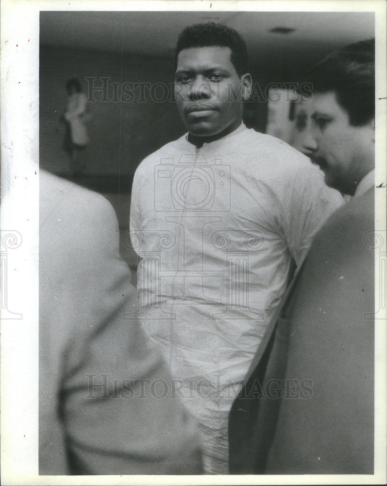 1985 Press Photo Allen Falls Suspect Shoot Cook County Sheriff Police Officer - Historic Images