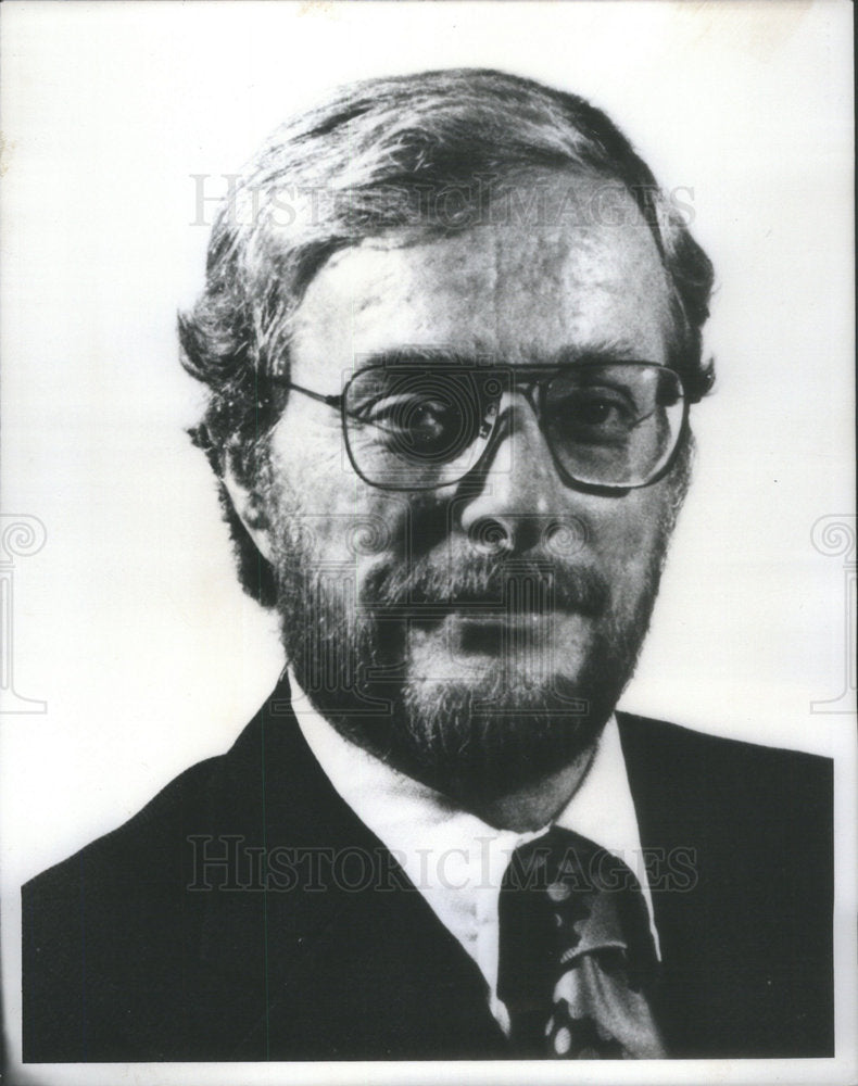 1975 Press Photo Dan Price Receive Peabody Program Peabody Award Journalism - Historic Images