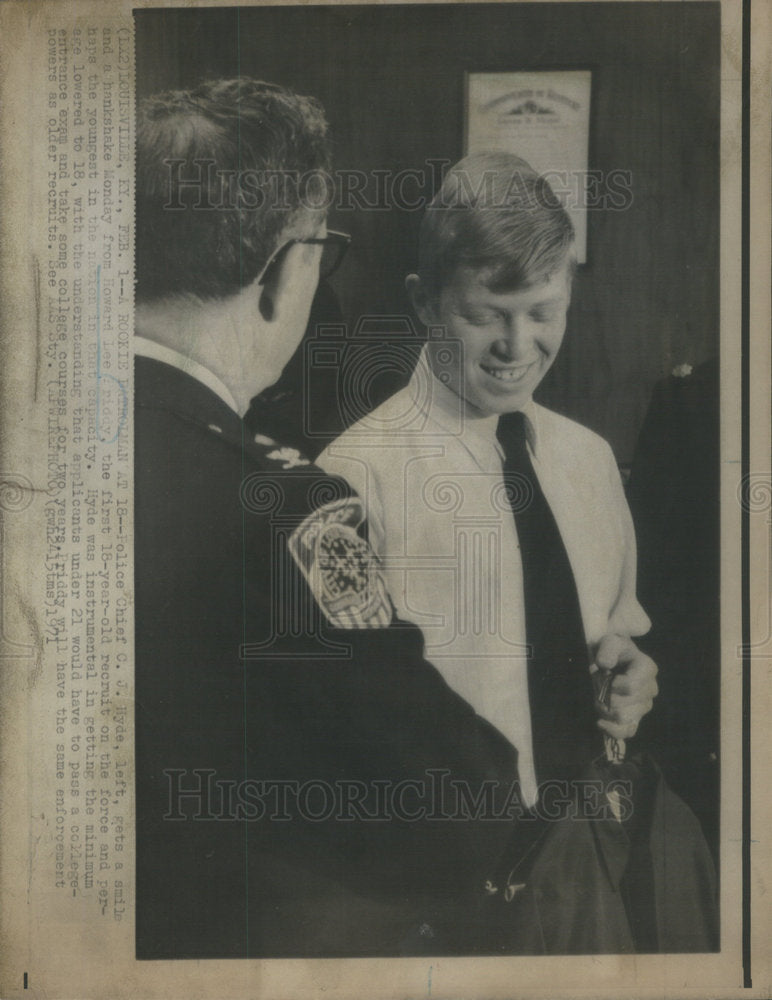 1971 Police Chief Hyde Howard Lee Friday College Exam Force Recruit - Historic Images