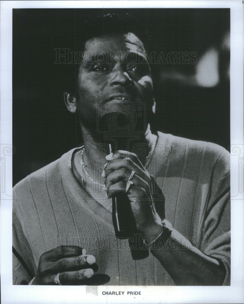 PRESS PHOTO CHARLEY PRIDE AMERICAN COUNTRY MUSIC SINGER - Historic Images