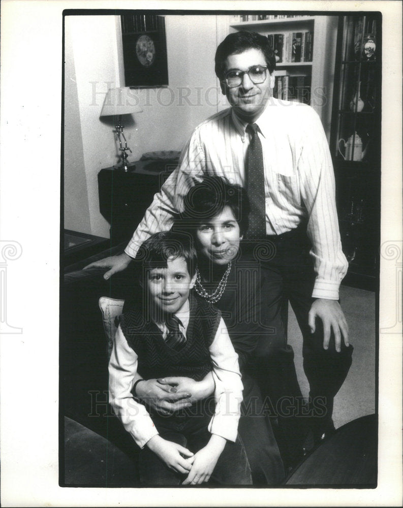 1988 Press Photo Writer Bonnie Miller Rubin &amp; Family Author Time Out Book - Historic Images