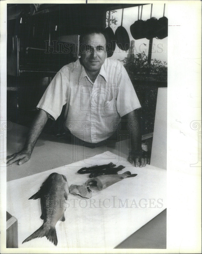 1984 Press Photo Bob Rubin Chicago Fish House freshwater fish - Historic Images