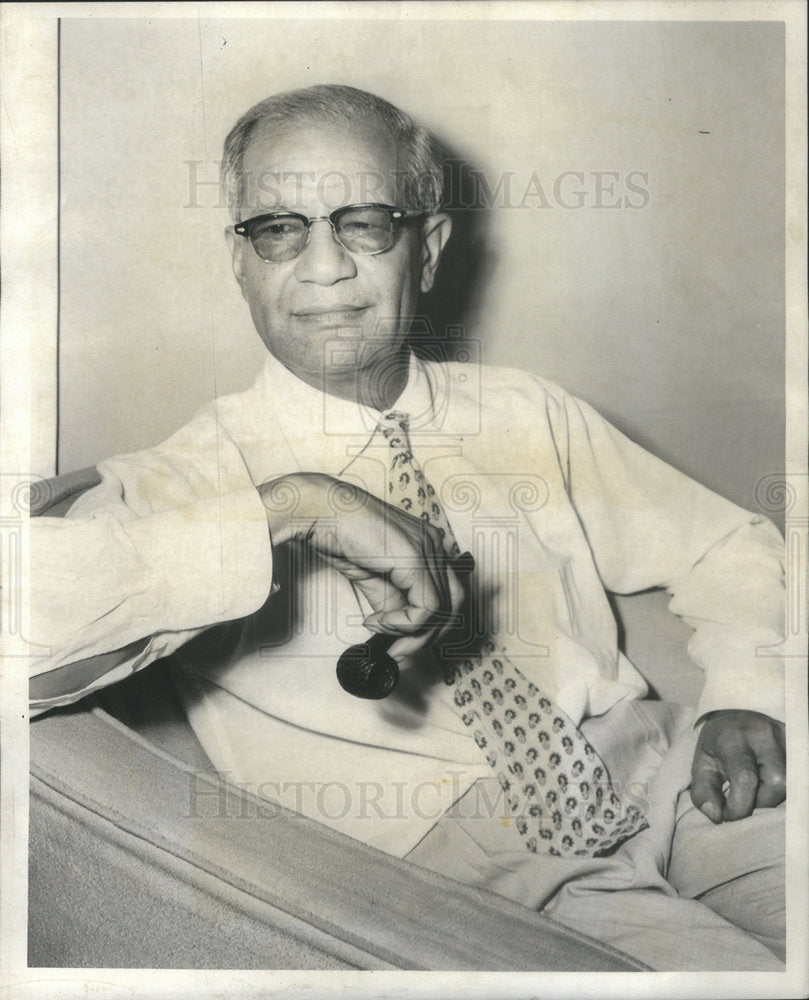 1957 Dr. Sharat, Chief curator of geology at Chicago Natural History - Historic Images