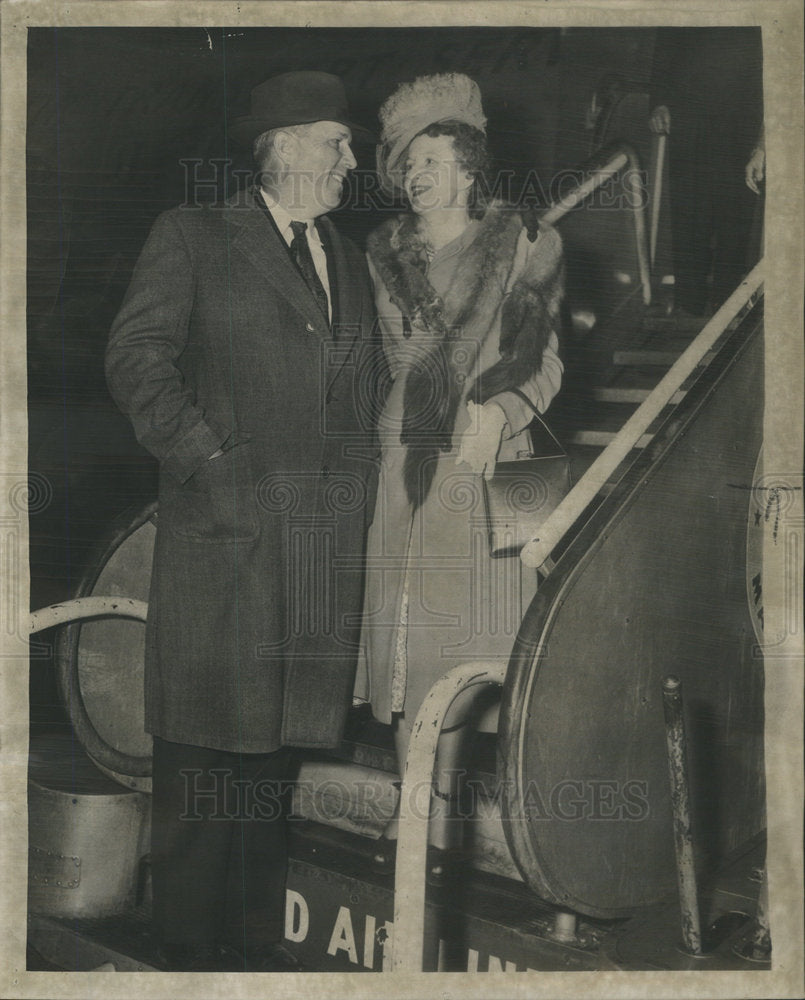 1949 Army Kenneth Royall wife plane airport Giampa - Historic Images