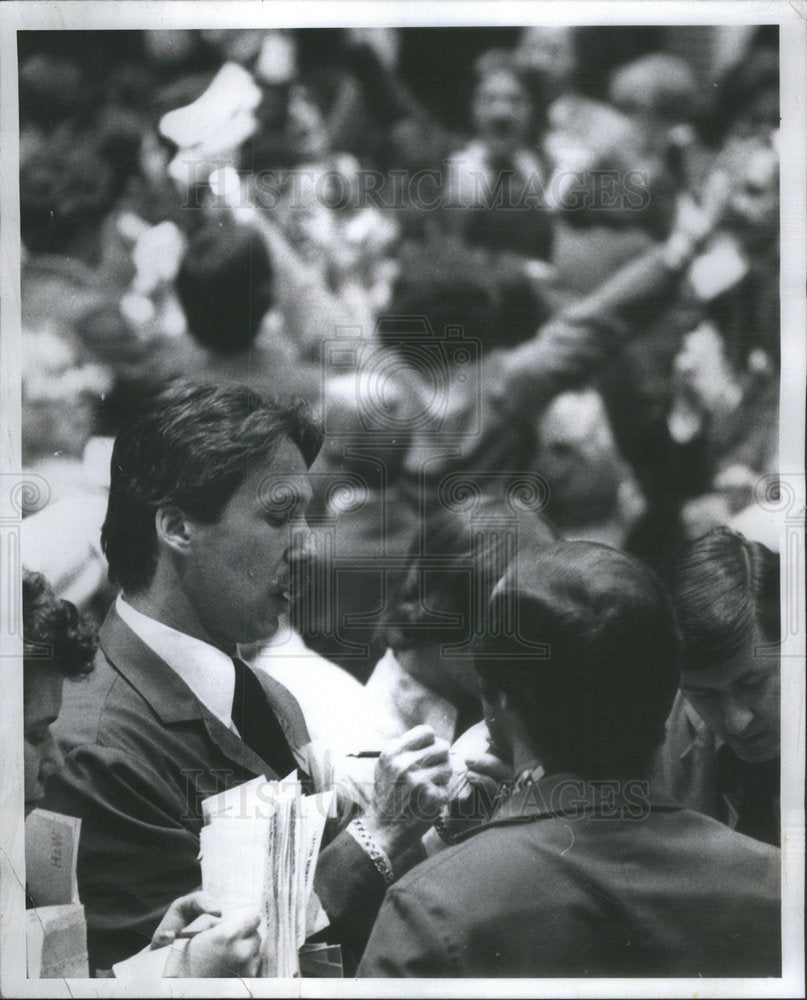 1977 Press Photo Chairman Laurence Rosenberg on trading floor of Chicago&#39;s Merc - Historic Images