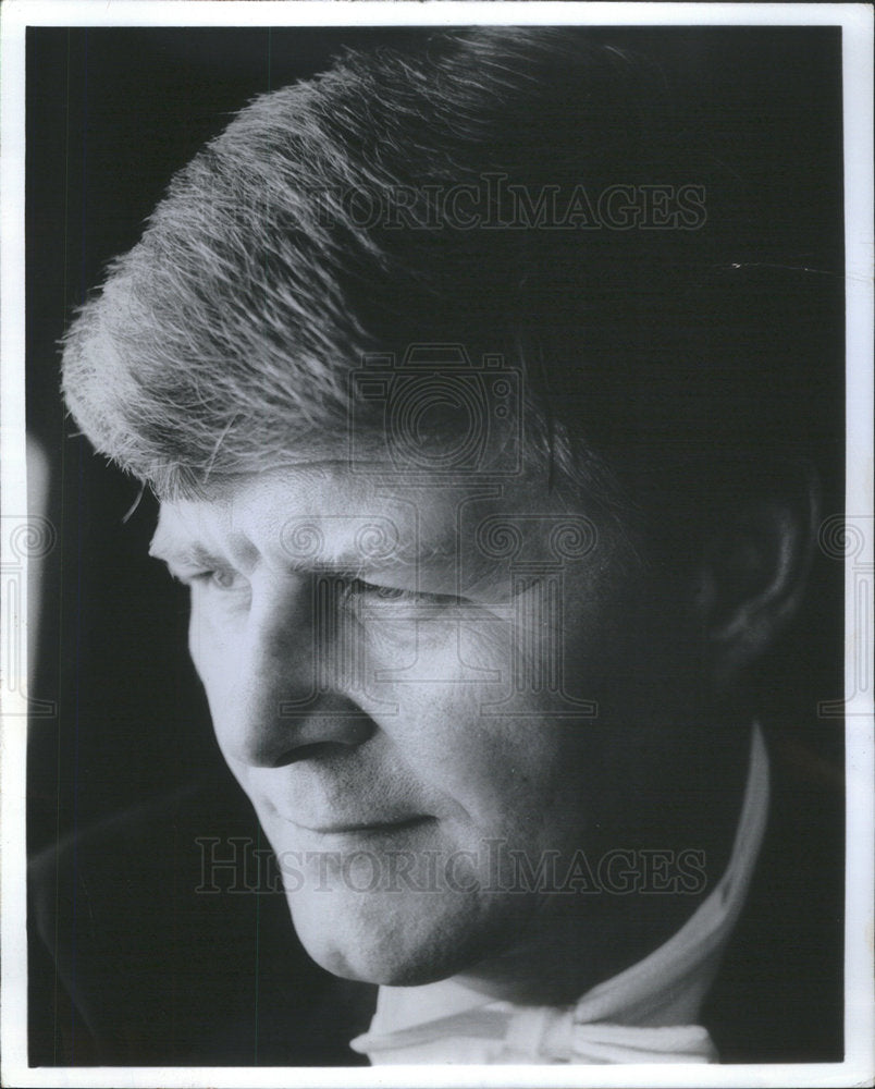 1977 Press Photo Zoltan Rosnay, Conductor of the Philharmonia Hungarica - Historic Images