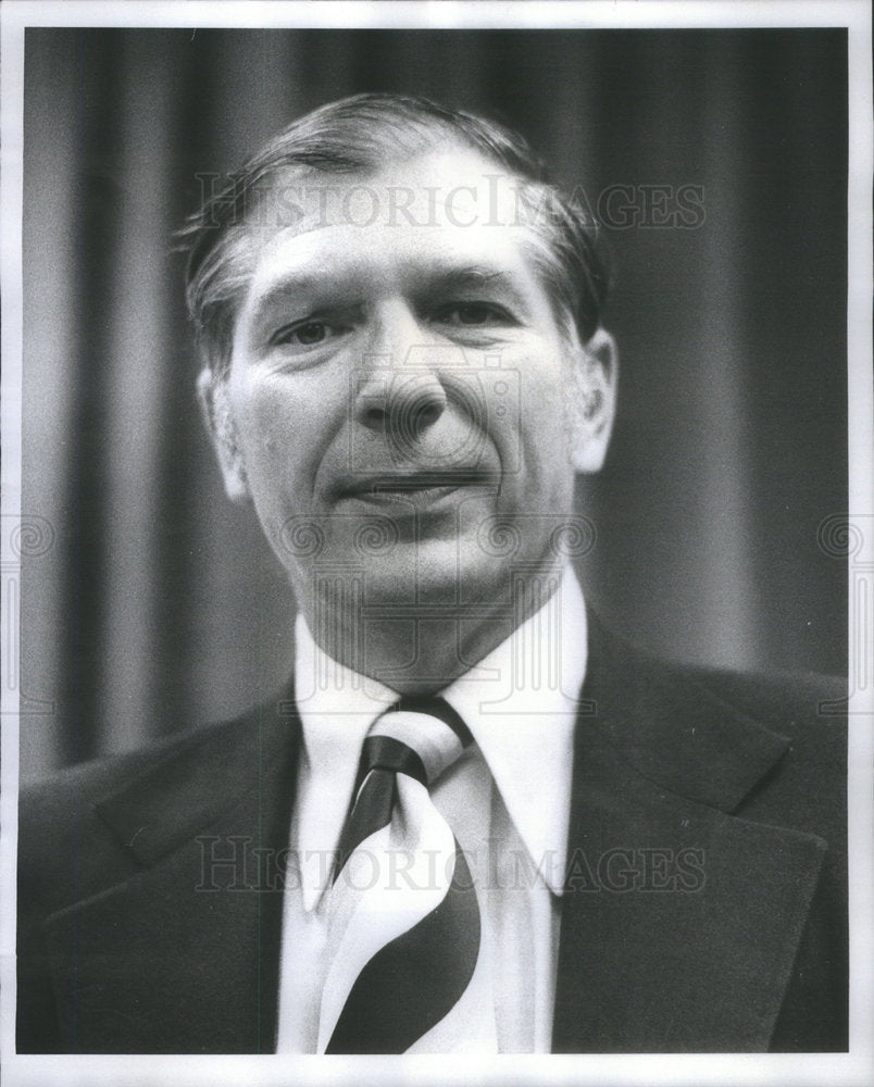 1977 Press Photo Theodore Puckorius Appointed Dir. of Gen. Services - Historic Images