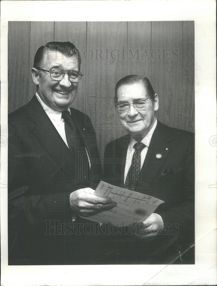 1975 Press Photo Chairman of First Federal Savings &amp; Loan Association of Chicago - Historic Images