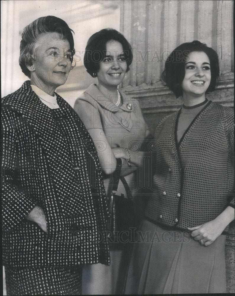 1966 Mrs. Conway H. Olmsted, chairman of the Chicago Homebound Proje - Historic Images