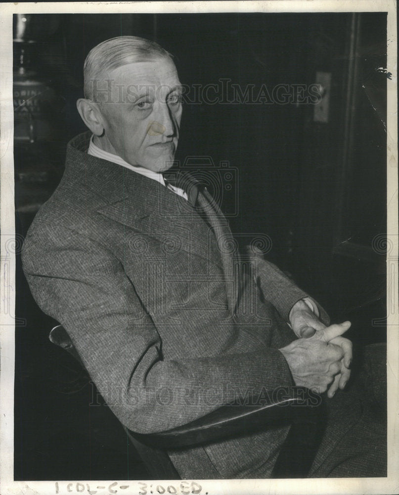 1943 Press Photo CAPT. ALBERT T. MIKES CRAGIN POLICE STATION - Historic Images