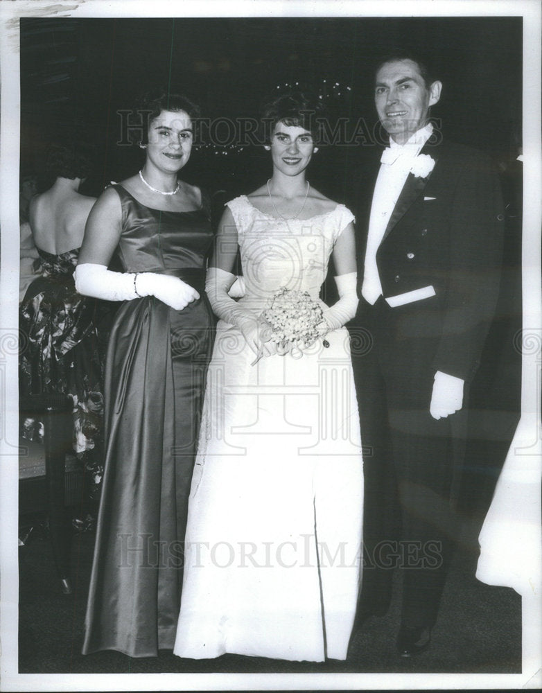 1961 Press Photo Ann Middleton Cotillion Ball Chicago - Historic Images