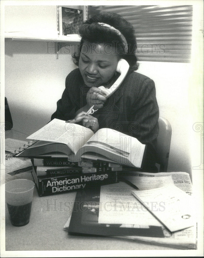 1987 Press Photo Felicia Middlebrooks WBBM-AM - Historic Images