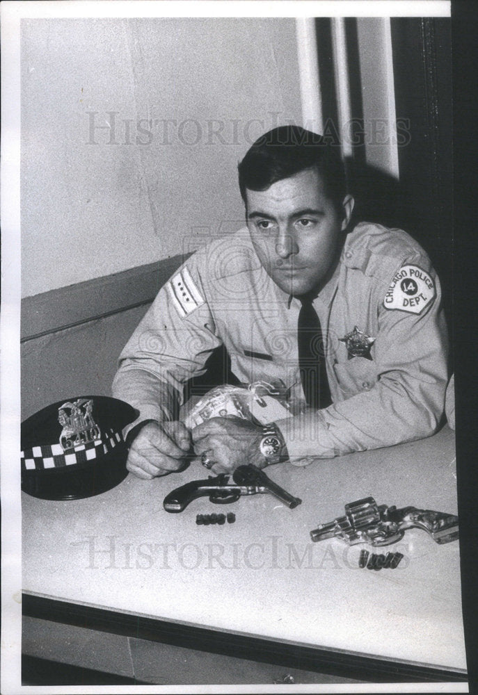 1971 OFFICER DAR NOON SHAKESPEARE AVE. POLICE STATION - Historic Images