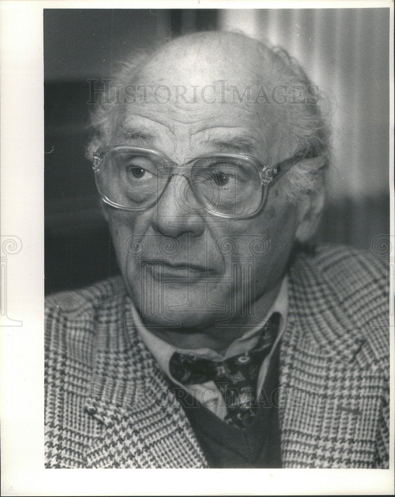 Press Photo Playwright Arthur Miller Mayfair Regent Hotel - Historic Images