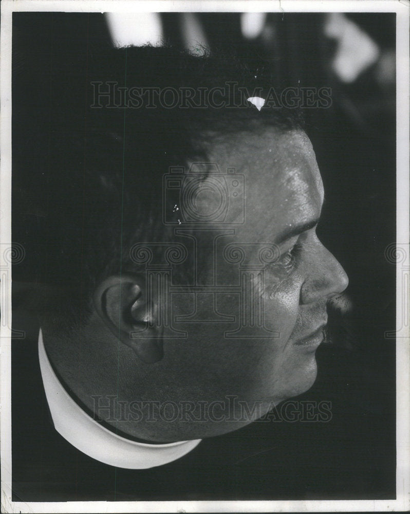 1966 Press Photo Reverend Robert Owen Chicago Pastor Jazz Musician - Historic Images