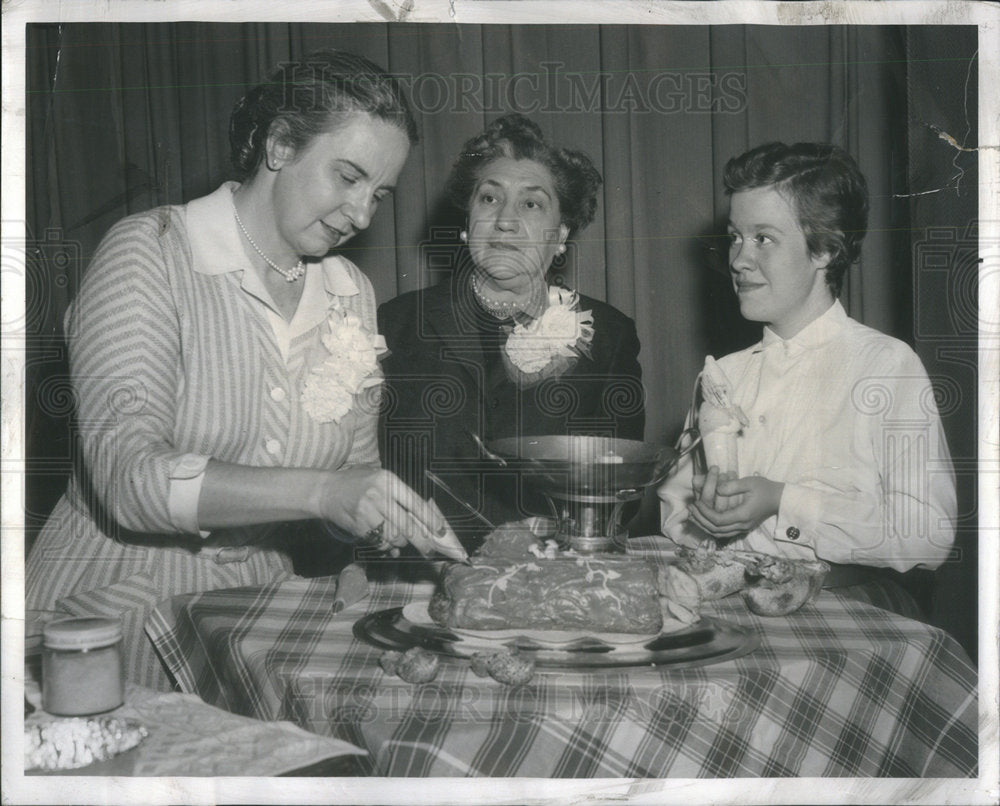 1958 Press Photo Alma Lach Sun Times Food Editor - RSC65833 - Historic Images