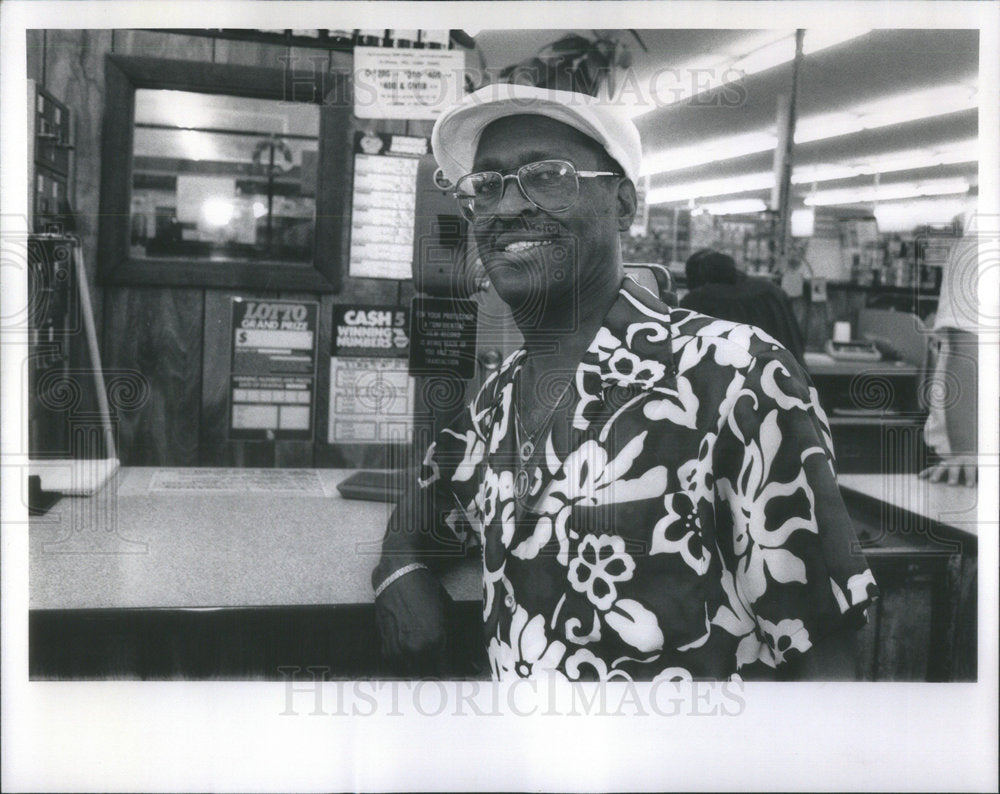 1989 Press Photo Julius Russell, Lotto Winner - Historic Images