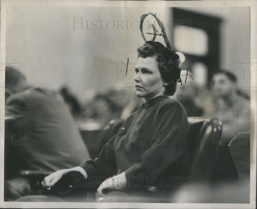 1949 Press Photo Mrs. Nola Larson Murder Trial Doctor James McLoone Wisconsin - Historic Images