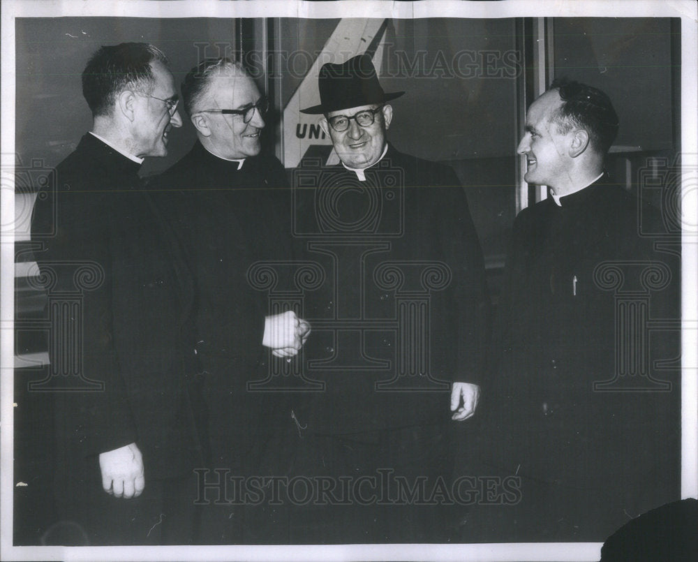 1962 Press Photo Cardinal A. Larraona Arriving At O' Hare Airport - Historic Images