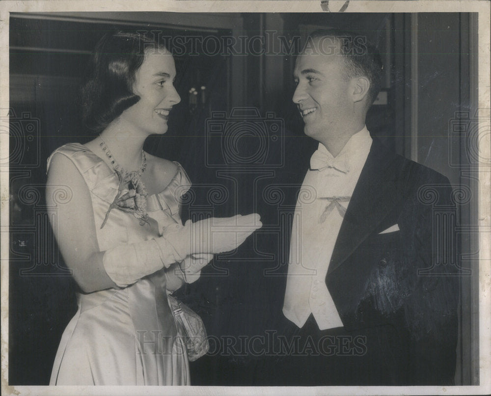 1950 Press Photo Susie Hill and George Lawrence engaged to be married - Historic Images