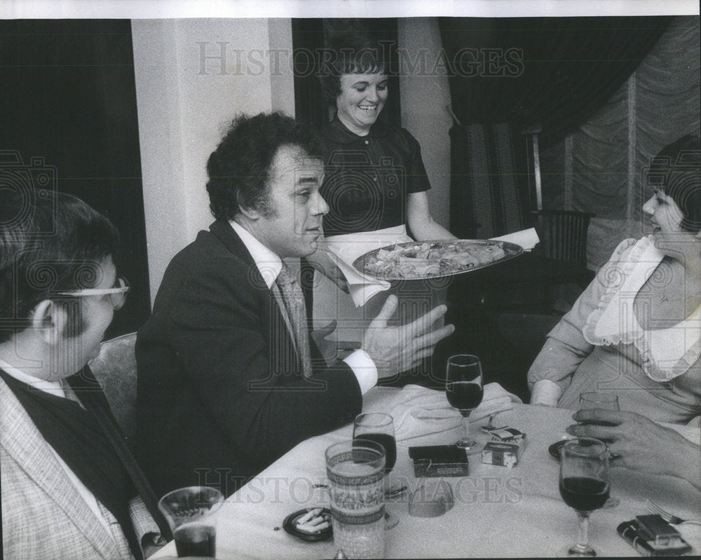 1973 Press Photo  Bob Webber, Julius LaRosa, and Sheila Webber Dinner Party - Historic Images