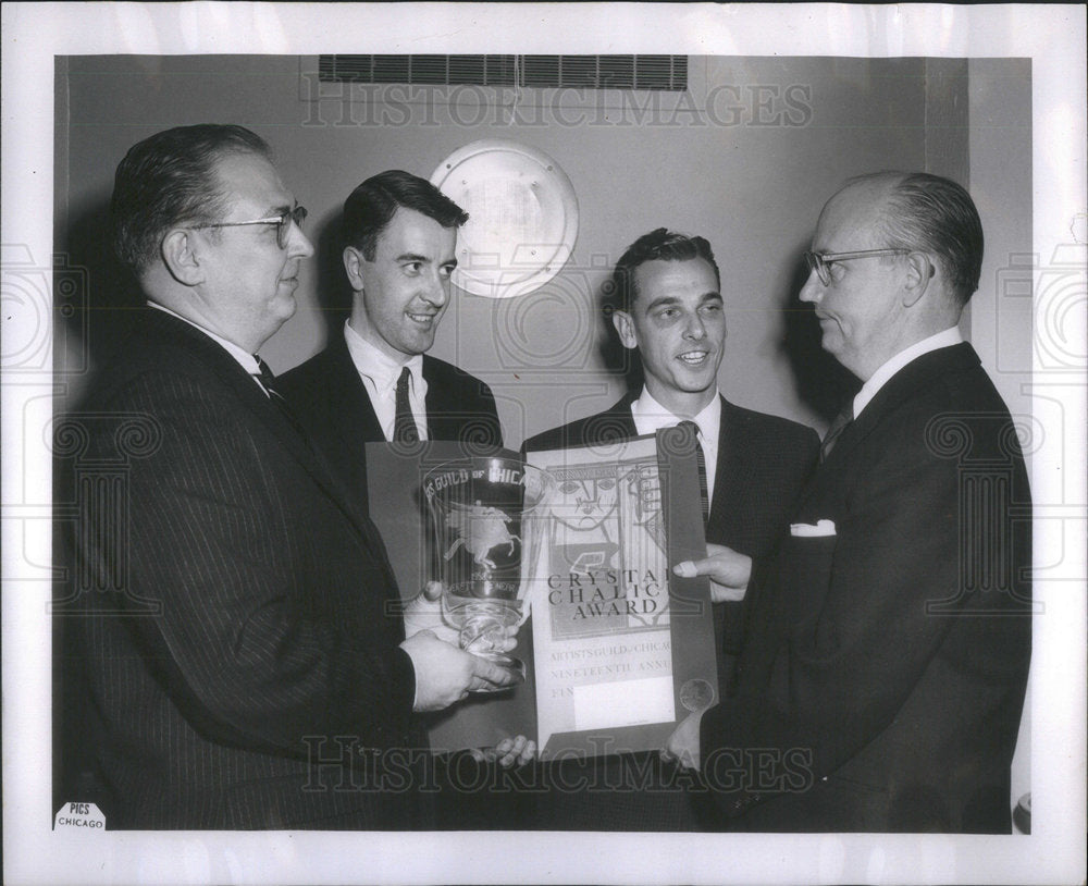 Press Photo Everett McNear Award Winner at Artists Guild of Chicago Dinner - Historic Images