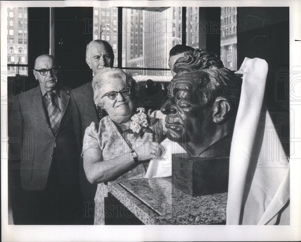 1971 Senator Everett McKinley Dirksen Sculpture - Historic Images