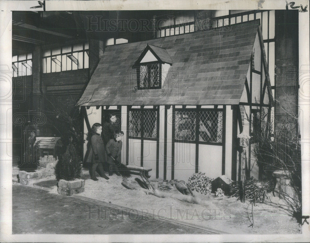 1948 London Toy House Baby Prince Tudor Cottage Dog House - Historic Images