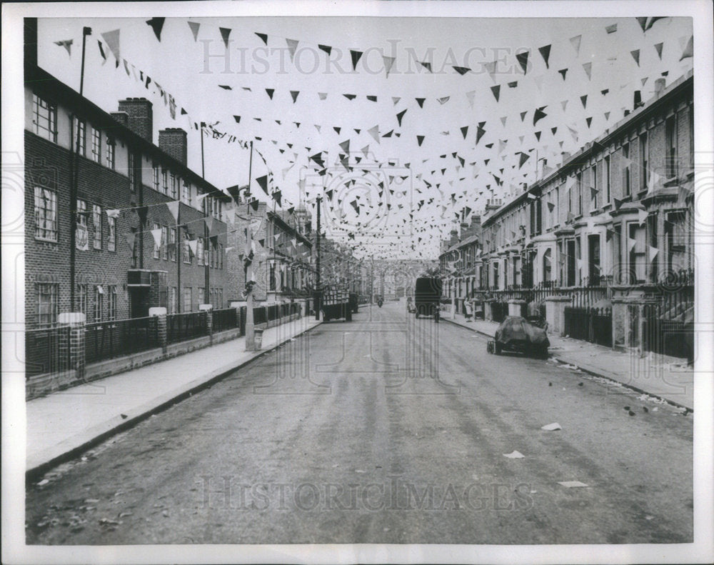 1953 Press Photo Coronation Day London Street,as the Queen's subject Prepare for - Historic Images
