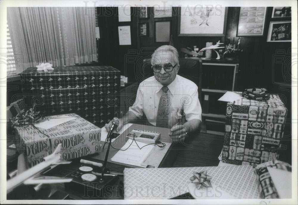 1981 Press Photo Roy Davis Retiring after a colorful career in TWA. - Historic Images