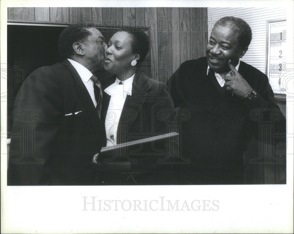 1988 Press Photo ANN CLAXTON AWARD GUARDIAN POLICE ORGANIZATION JAMES EUREL - Historic Images