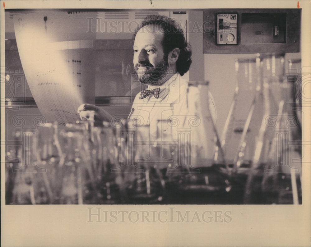 1994 Press Photo Dr Philip Cogen Chicago University Molecular Biologist - Historic Images