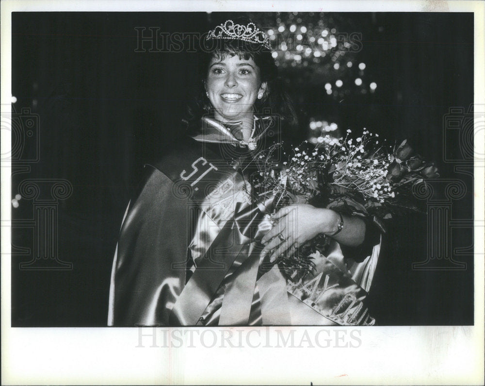 1988 Press Photo Elizabeth Coghlan St. Patrick's Day Parade Queen - Historic Images