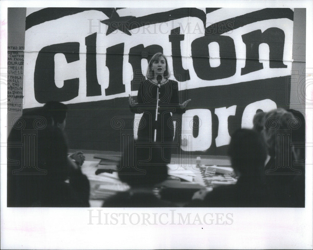 1992 Press Photo Hillary Clinton Chicago Headquarter U.S Secretary - RSC67743 - Historic Images