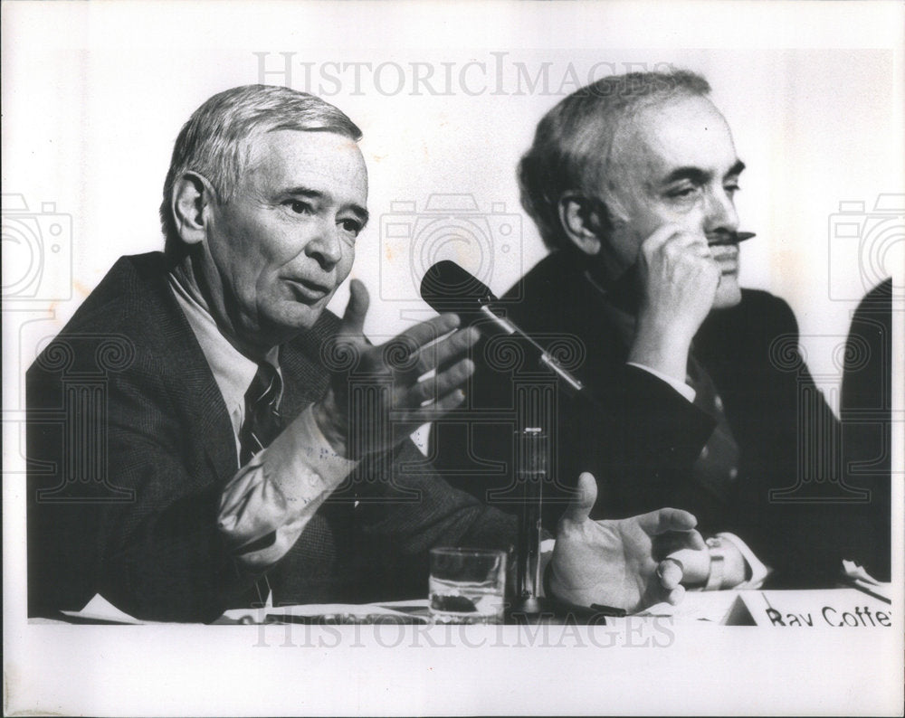 1991 Press Photo Raymond R Coffey American Senator United States Chicago Ill - Historic Images