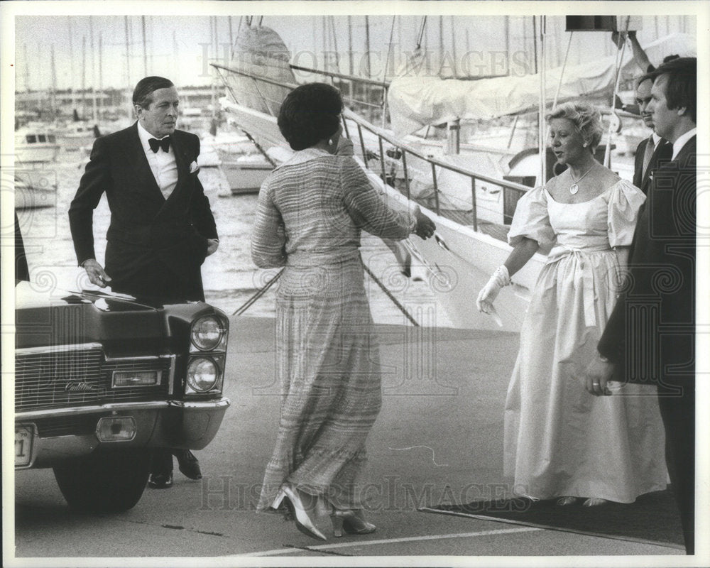 Press Photo Mayor Bryne greeting Queen Beatrix and Prince Claus - Historic Images