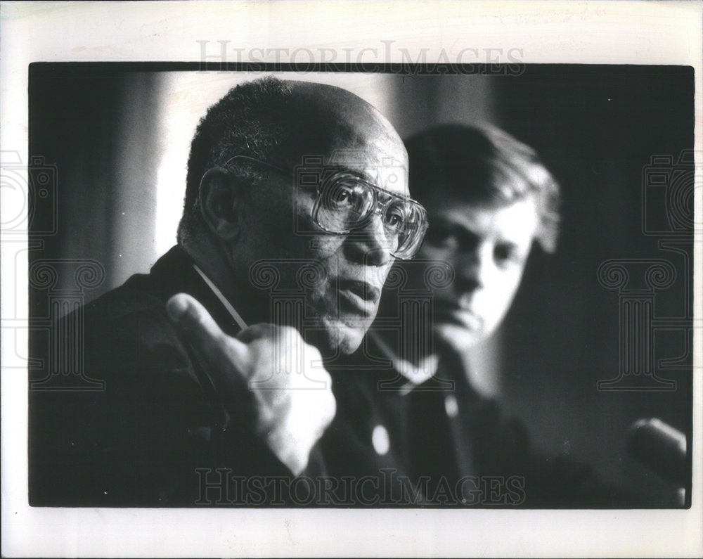 1989 Press Photo REV. GEORGE CLEMENTS AMERICAN ROMAN CATHOLIC PRIEST MICHAEL - Historic Images