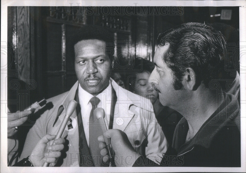 1970 Press Photo Sidney Clark Negro American Spokesman CBL Sitters Illinois - Historic Images
