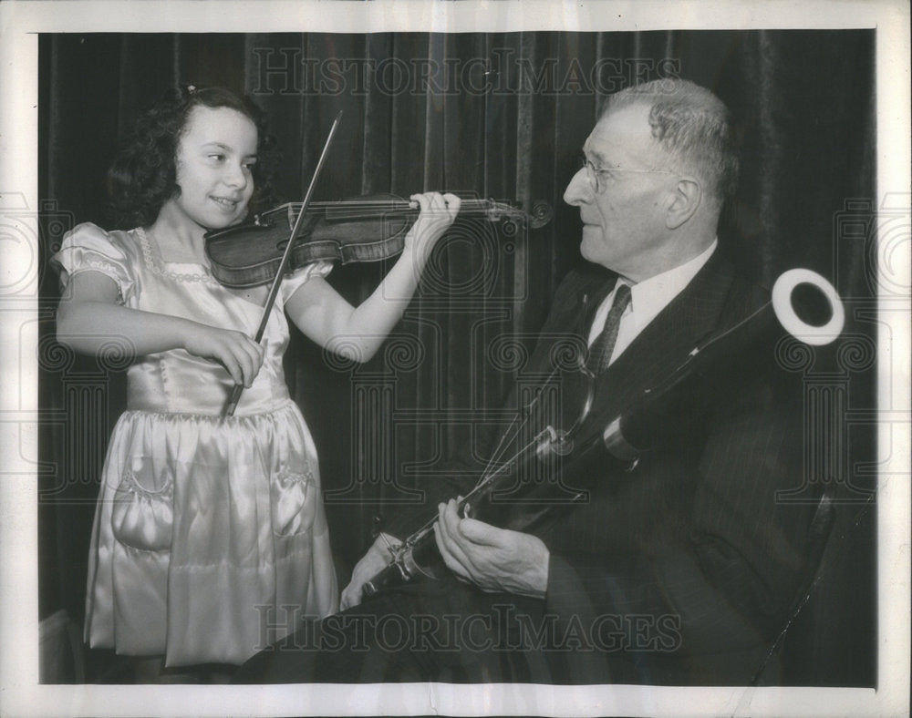 1945 Little Elaine Donenberg Violinist - Historic Images