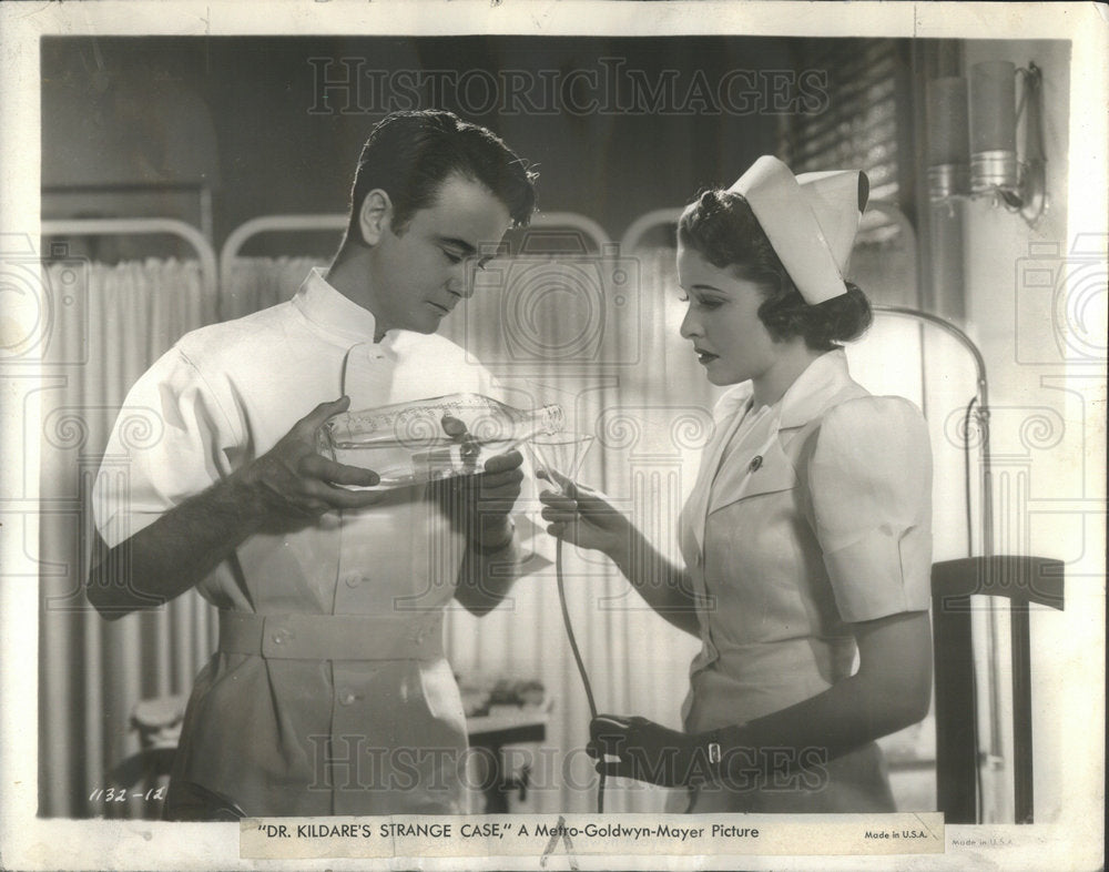 1944 Press Photo Laraine Day American Film Actress MGM Contract Star Chicago Ill - Historic Images