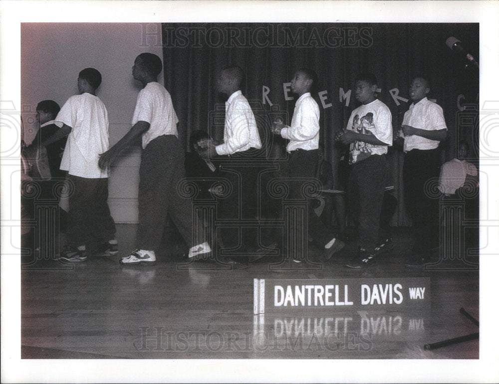 1993 Press Photo Dantrell Davis Gang Shooting Victim Jenner Elementary School - Historic Images