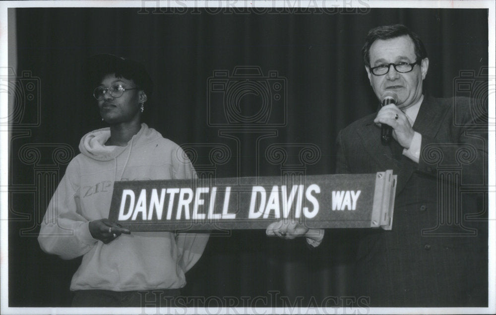 1993 Press Photo Dantrell Davis American Young Boy Gang Crossfire Attack Ill - Historic Images